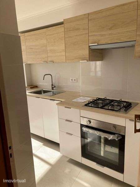 Alugo Apartamento T1 renovado na Graça - Grande imagem: 5/11