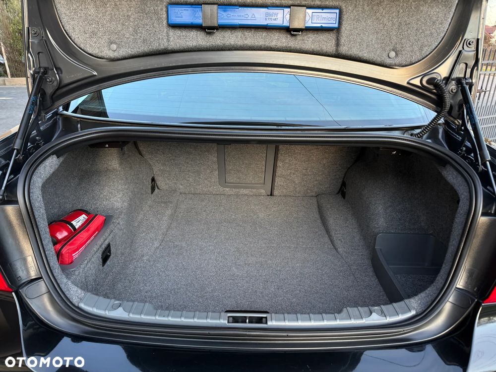 BMW Seria 3 320d xDrive DPF - 24