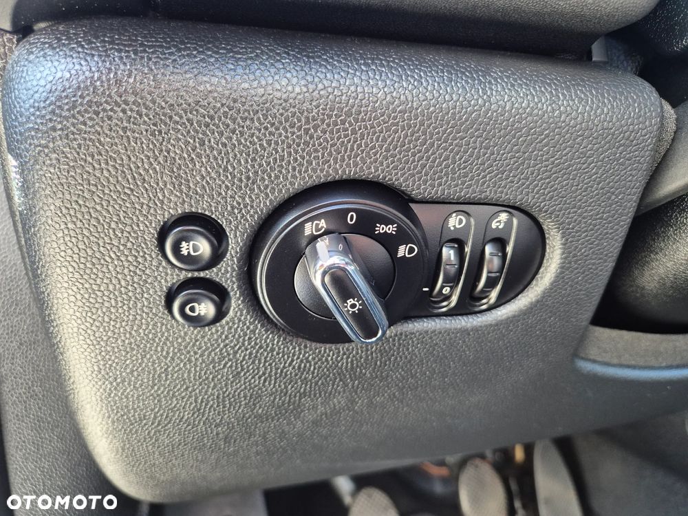 MINI ONE 60 Years - 15