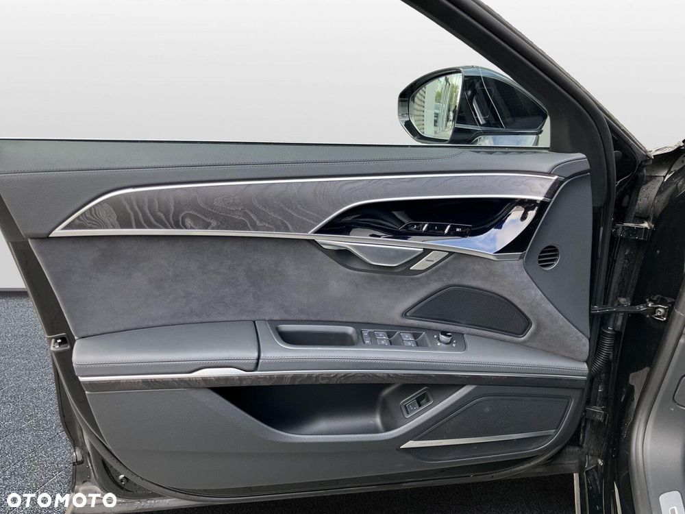 Audi A8 - 30