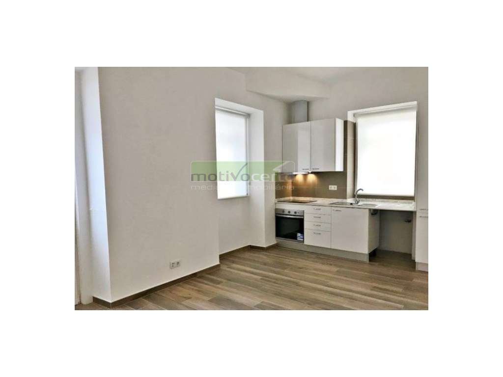 Moradia T1+1 Geminada em Benfica. Totalmente Remodelada e Pronta a ... - Grande imagem: 2/8