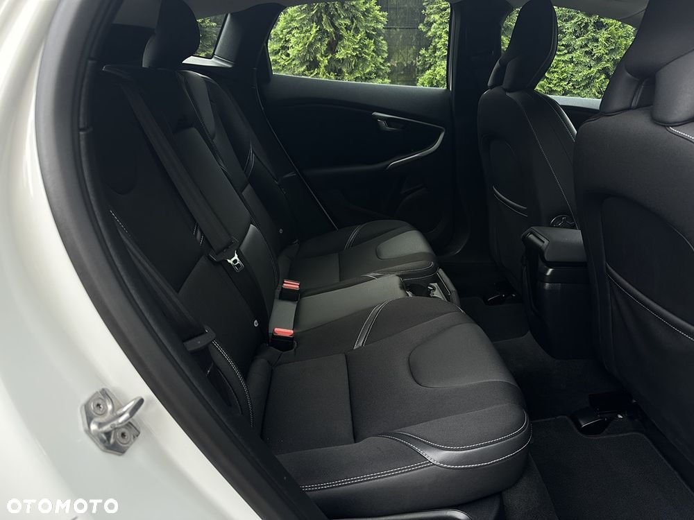 Volvo V40 D2 Momentum - 22