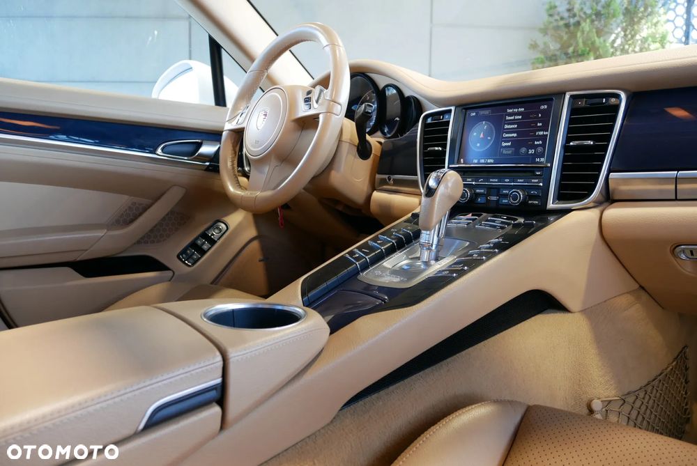 Porsche Panamera 4 - 32