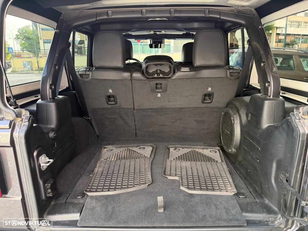 Jeep Wrangler Unlimited 3.6 Auto Golden Eagle - 13