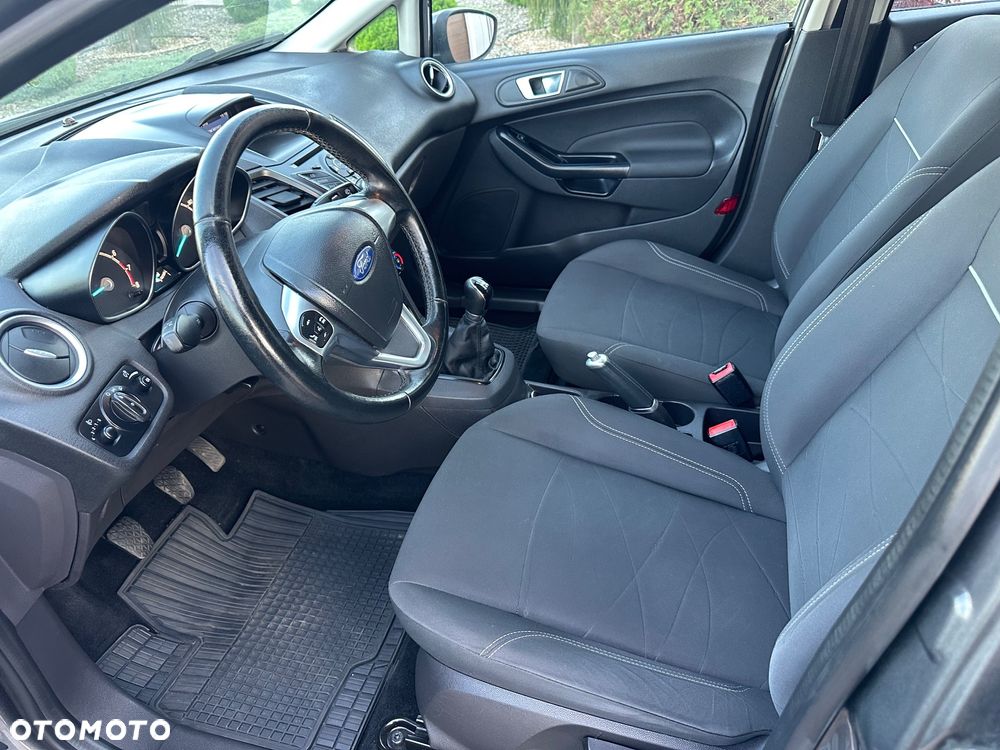 Ford Fiesta 1.25 Ghia - 10
