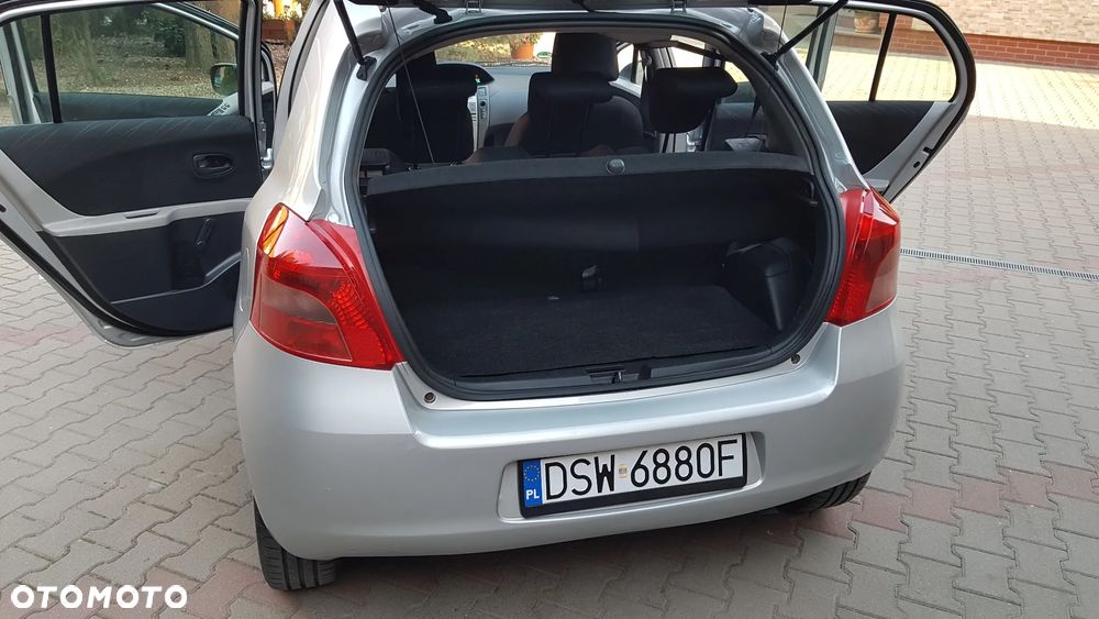 Toyota Yaris 1.3 Luna Premium - 23