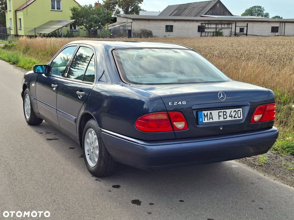 Mercedes-Benz Klasa E 240 Classic - 8