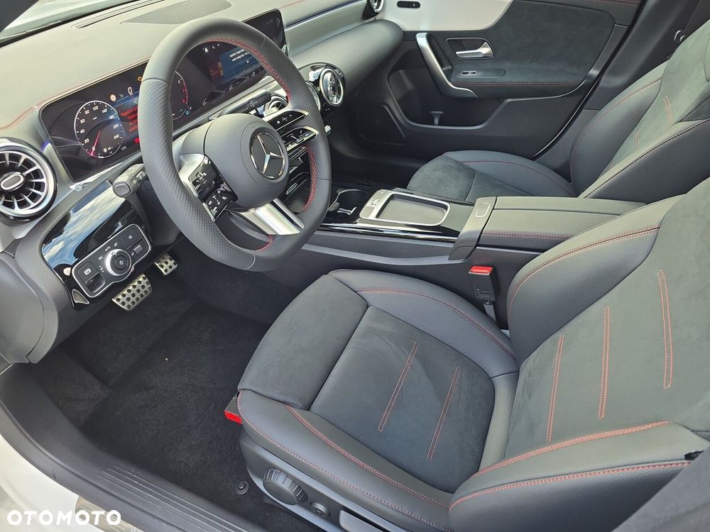 Mercedes-Benz CLA - 11