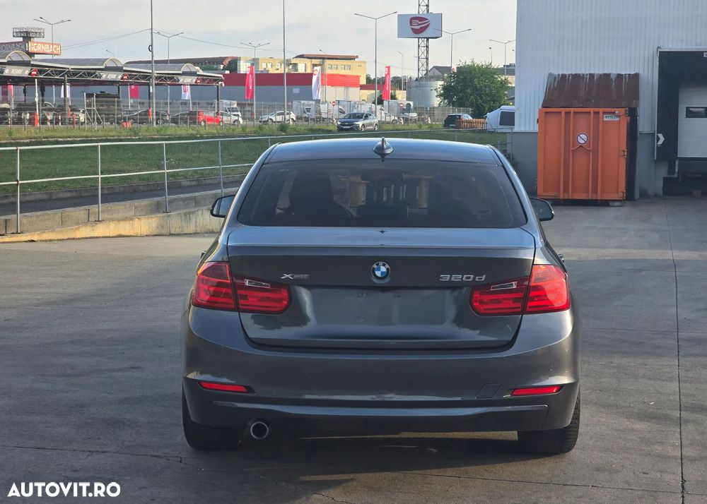 BMW Seria 3 320d xDrive - 11