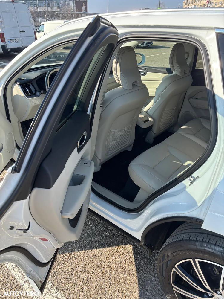 Volvo XC 60 B4 D Plus Dark - 8