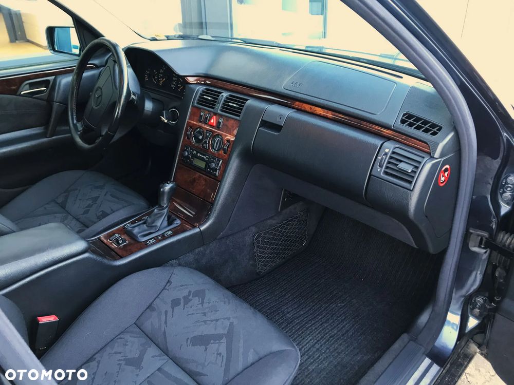 Mercedes-Benz Klasa E - 32