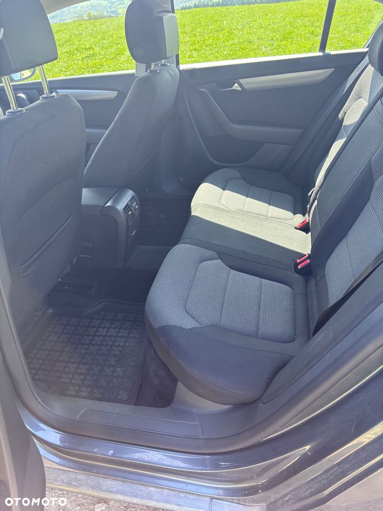 Volkswagen Passat 1.6 TDI DPF BlueMotion Technology Comfortline - 16