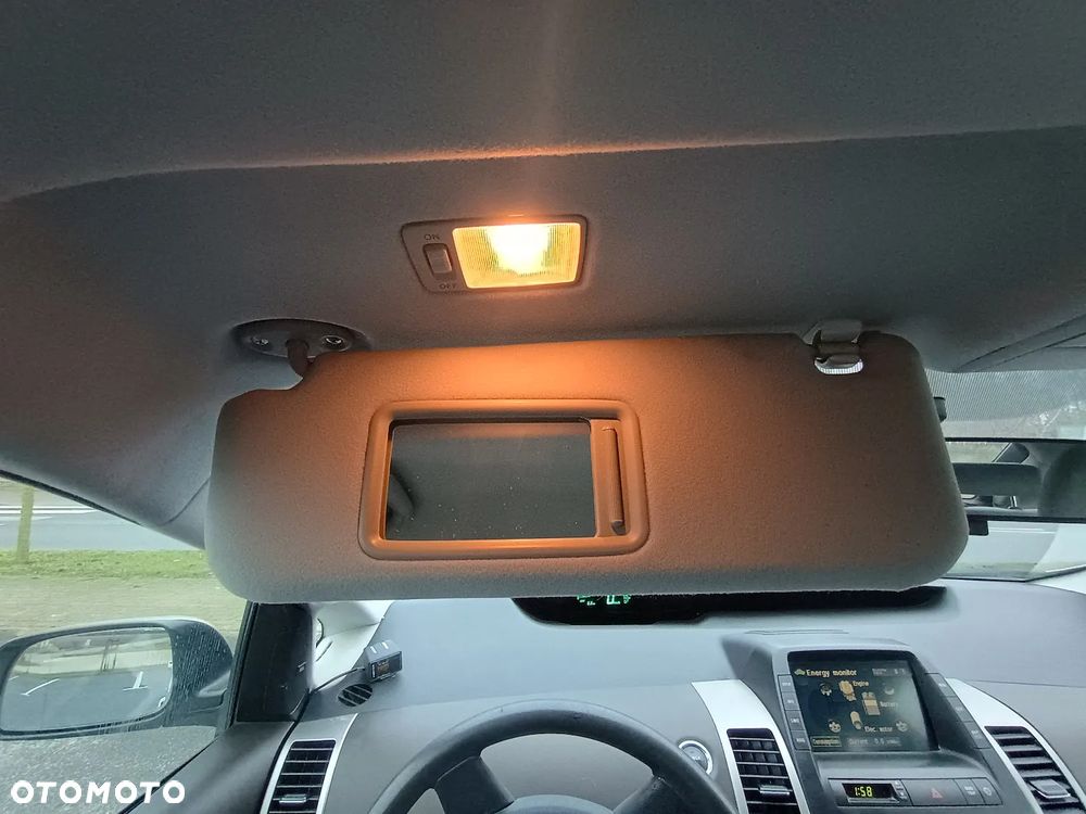 Toyota Prius 1.5 VVT-i Prestige - 21