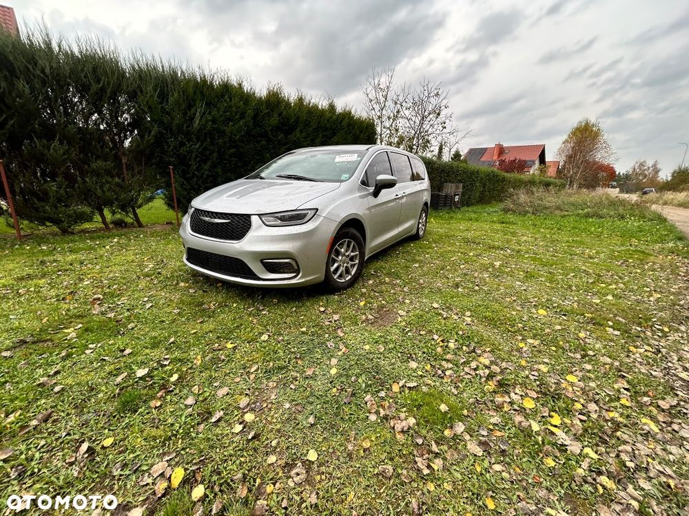 Chrysler Pacifica - 1