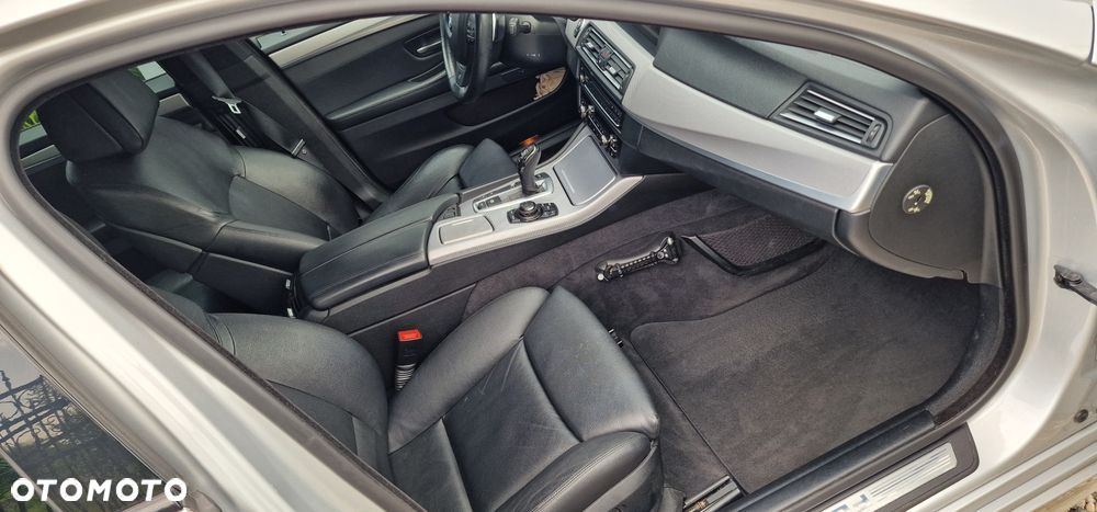 BMW Seria 5 M550d xDrive Touring Sport-Aut - 10