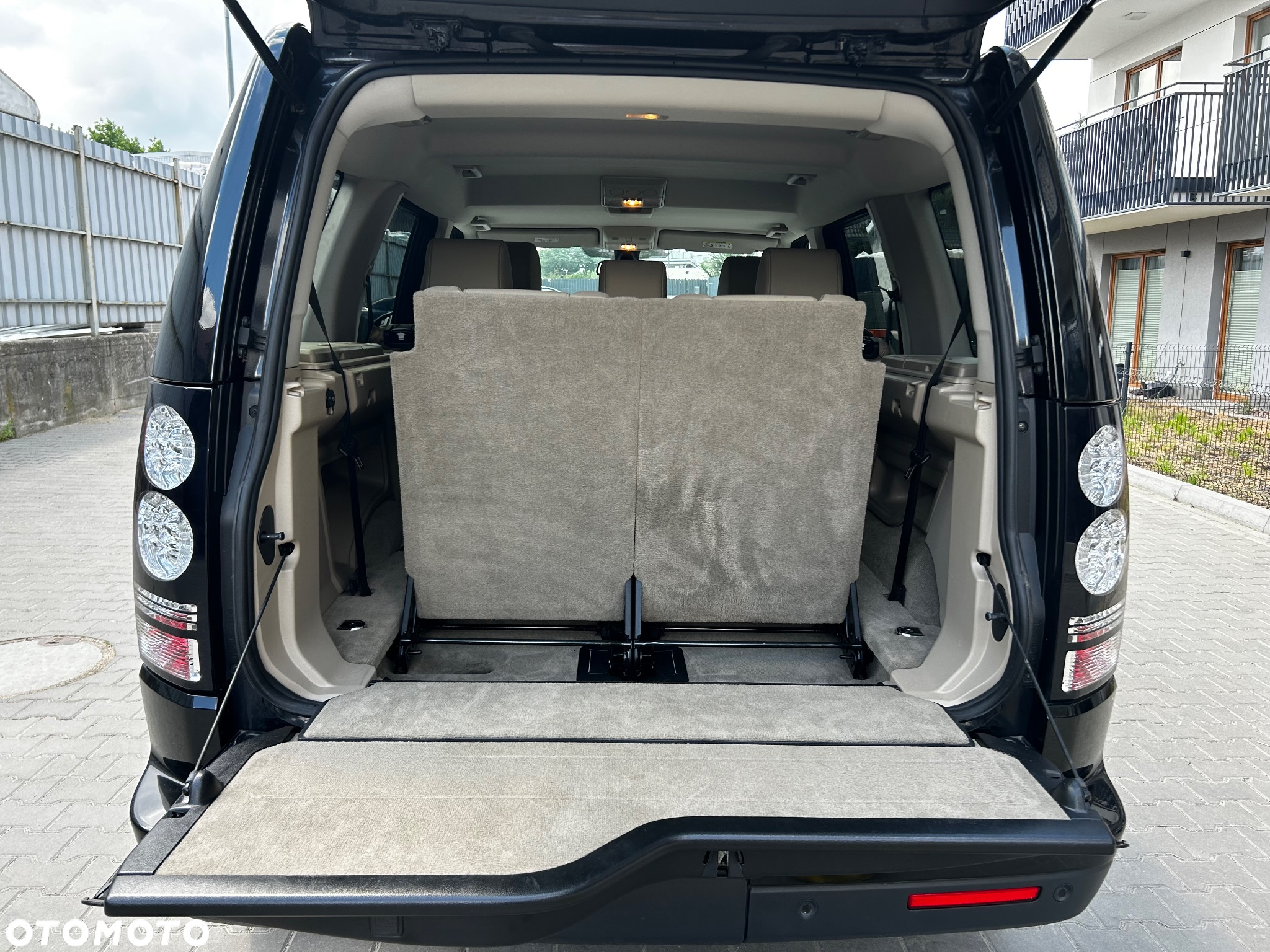 Land Rover Discovery IV 3.0 V6 SC HSE - 15