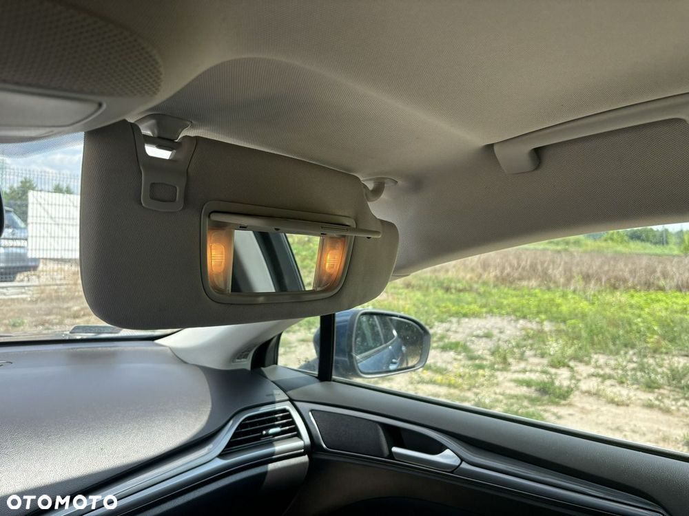 Ford Mondeo - 32
