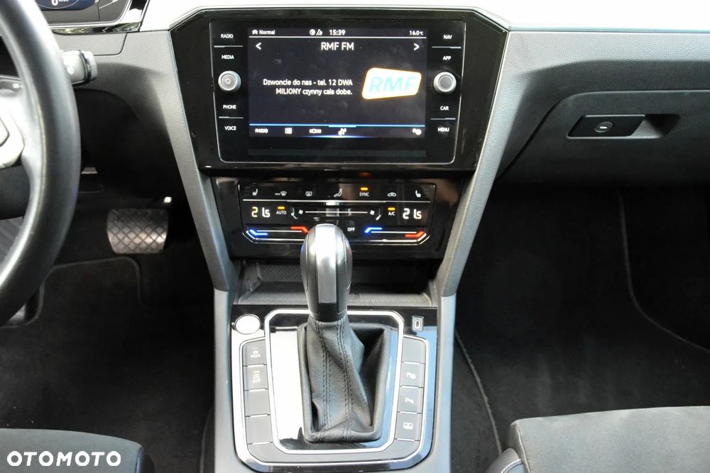 Volkswagen Passat - 13