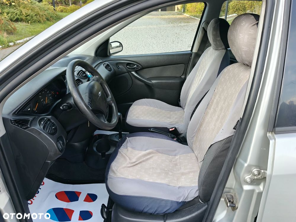 Ford Focus 1.6 Ghia - 19