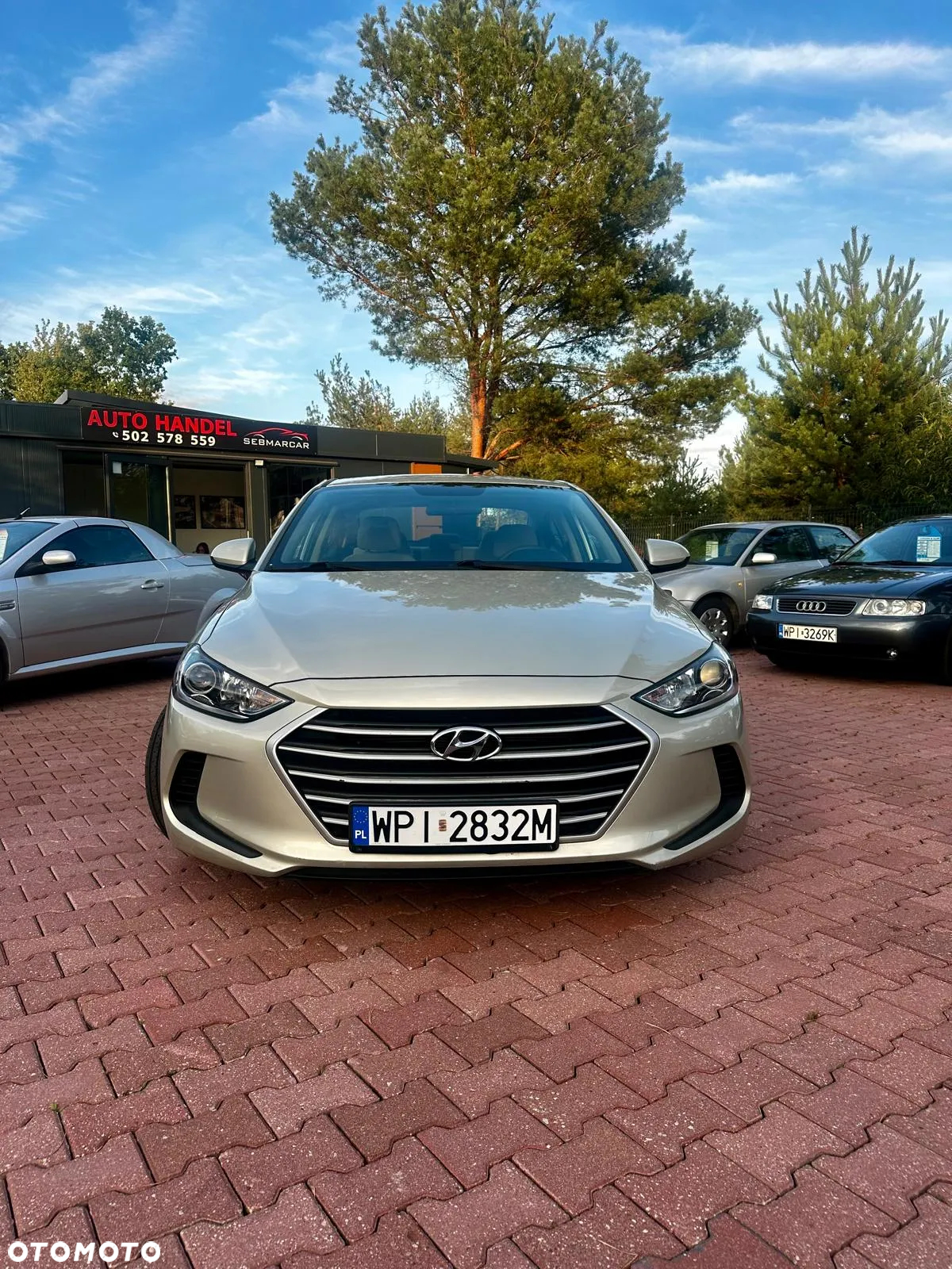 Hyundai Elantra - 4