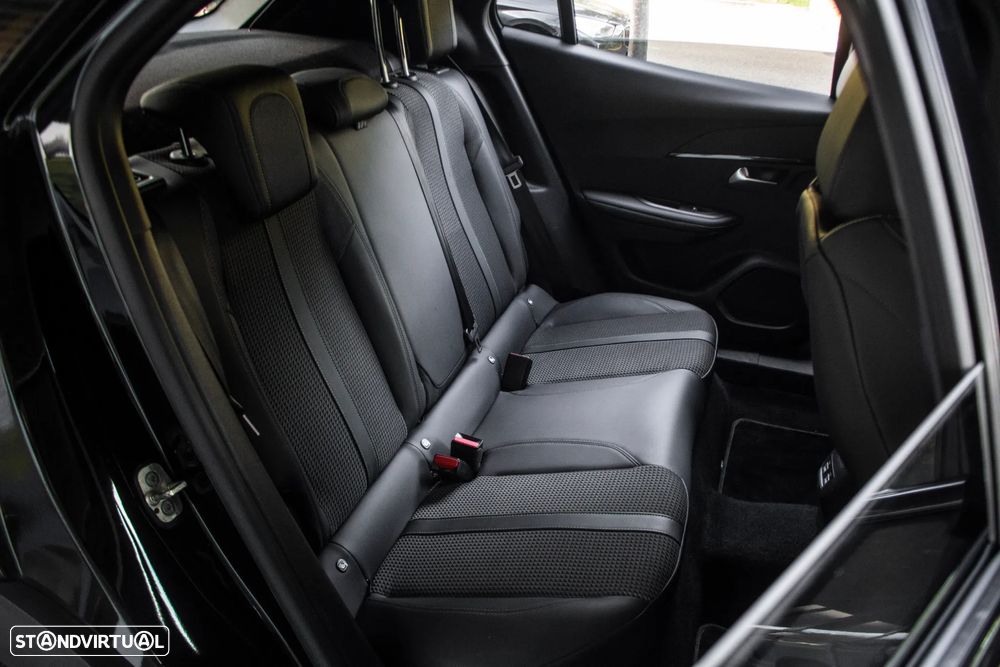 Peugeot 2008 1.5 BlueHDi GT EAT8 - 29