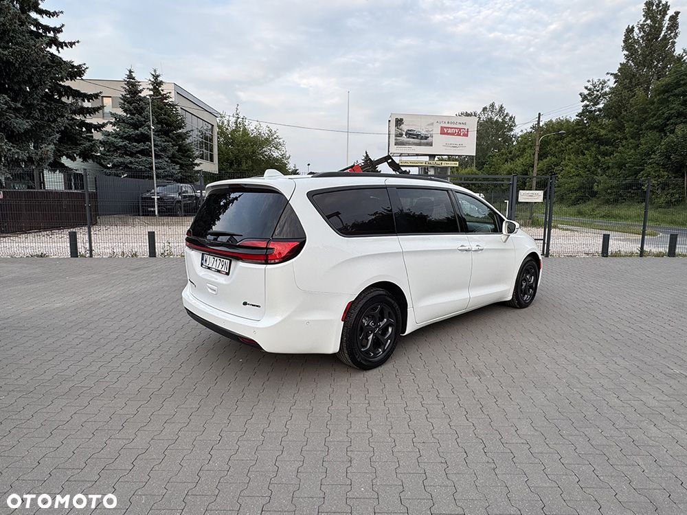 Chrysler Pacifica - 4