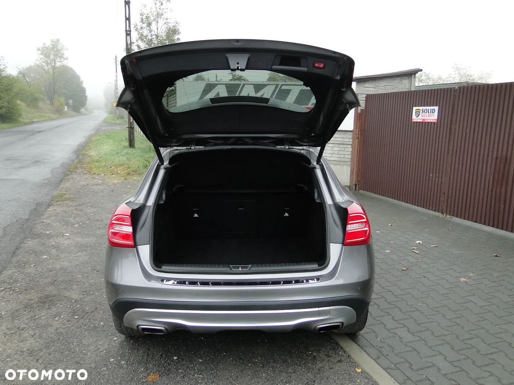 Mercedes-Benz GLA 250 4-Matic - 32
