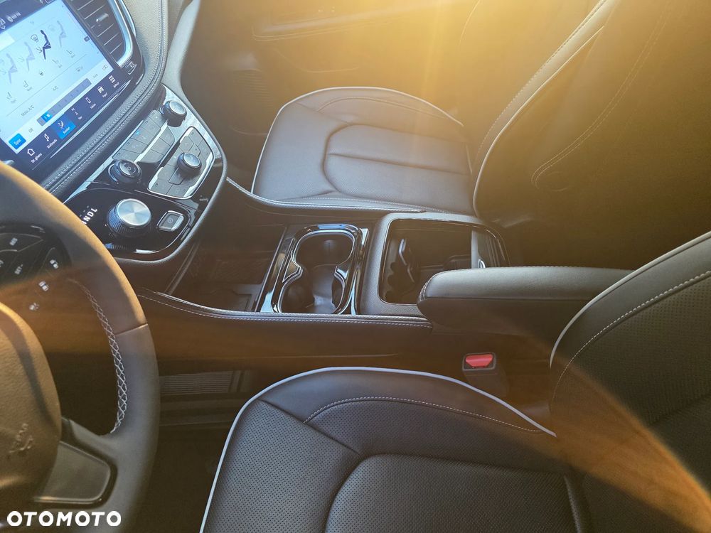 Chrysler Pacifica - 11