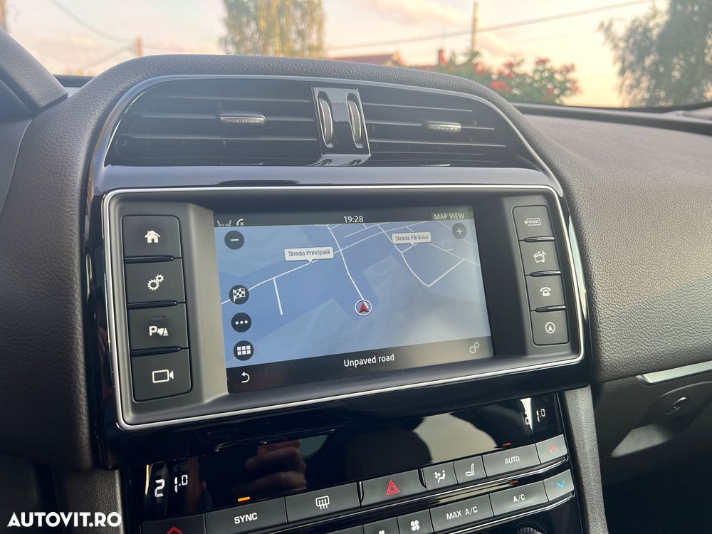 Jaguar F-Pace 30d AWD Prestige - 11