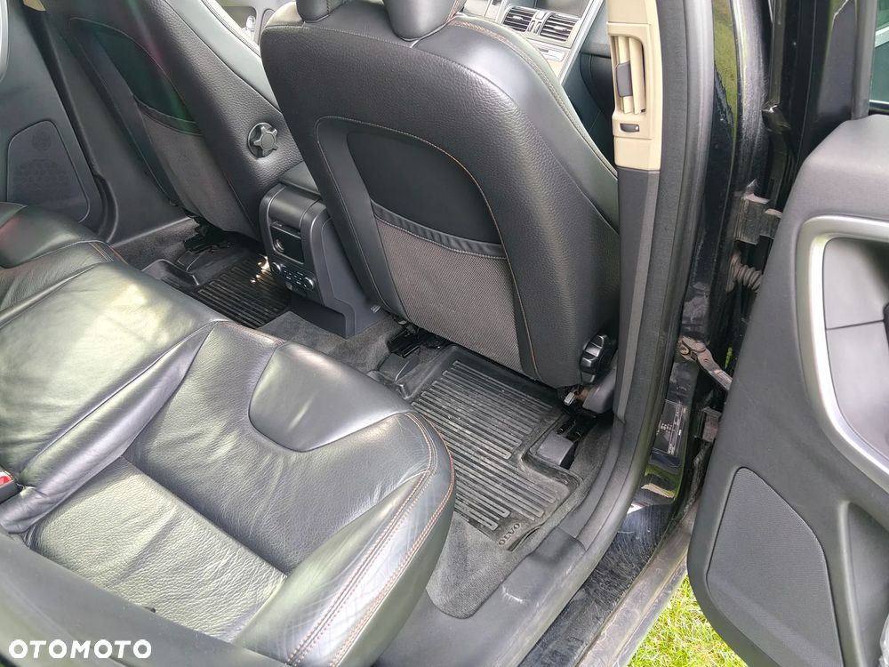 Volvo XC 60 D5 AWD - 9