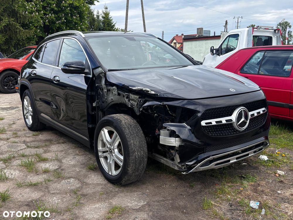 Mercedes-Benz GLA 250 4Matic 8G-DCT Special Edition - 3