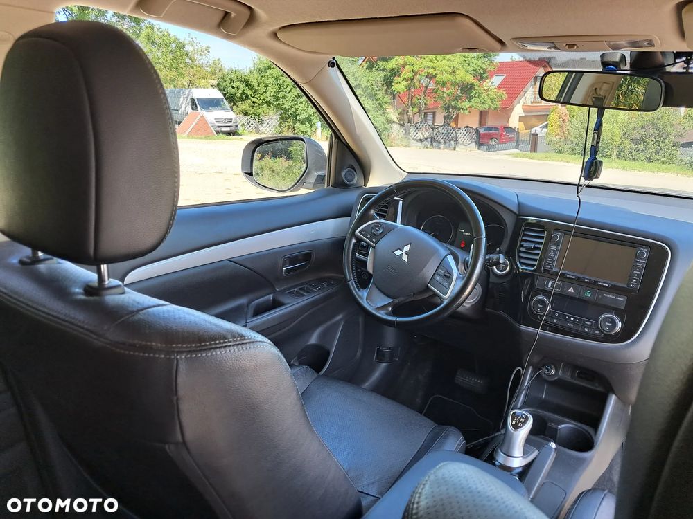 Mitsubishi Outlander Intense + - 7