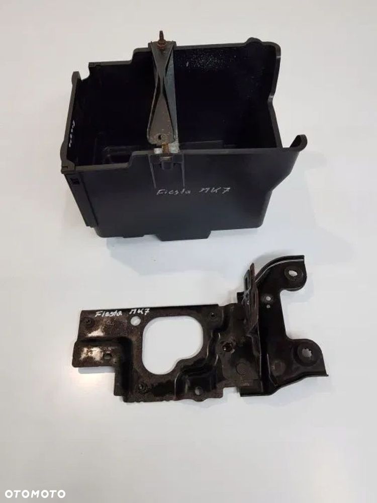 PODSTAWA OBUDOWA AKUMULATORA FORD FIESTA MK7 - 1