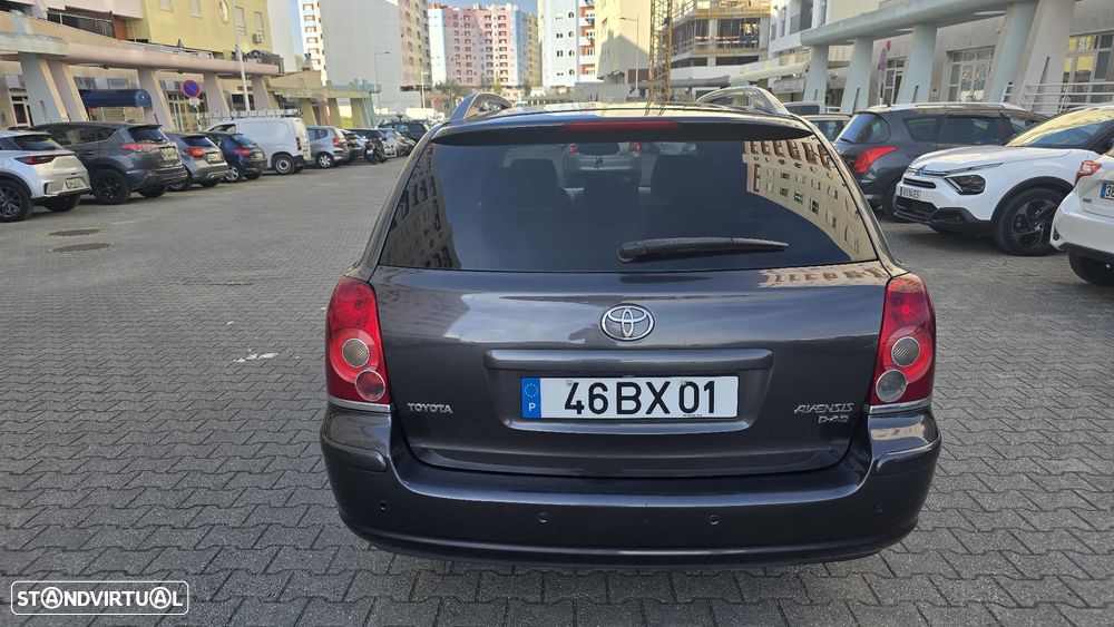 Toyota Avensis SW 2.2 D-4D - 5