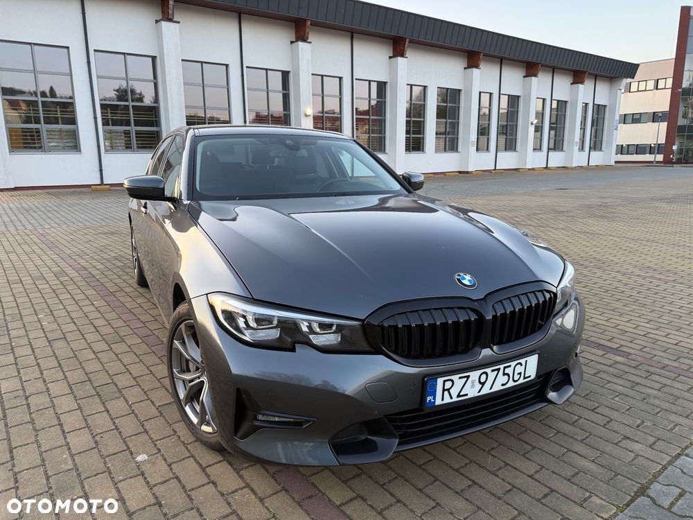 BMW Seria 3 330i - 3