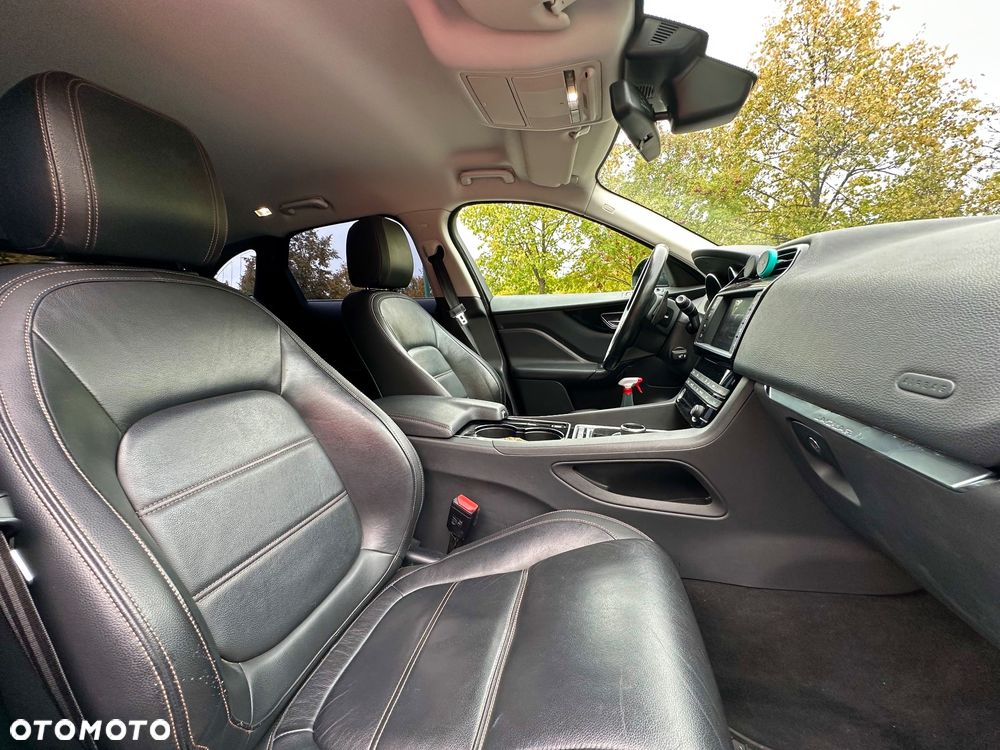 Jaguar F-Pace 2.0 i4D AWD Prestige - 30