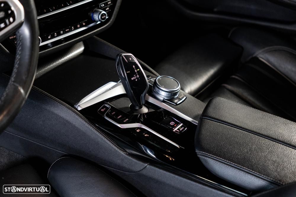 BMW 530 e Pack Desportivo M - 25