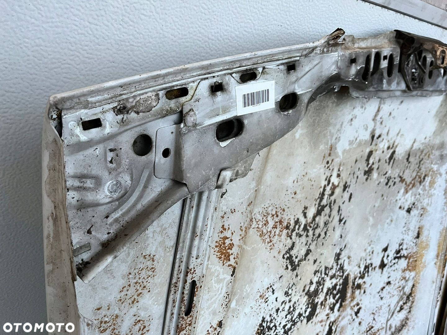 MASKA POKRYWA SILNIKA MERCEDES W124 1985-1989r WĄSKA LISTWA - 8