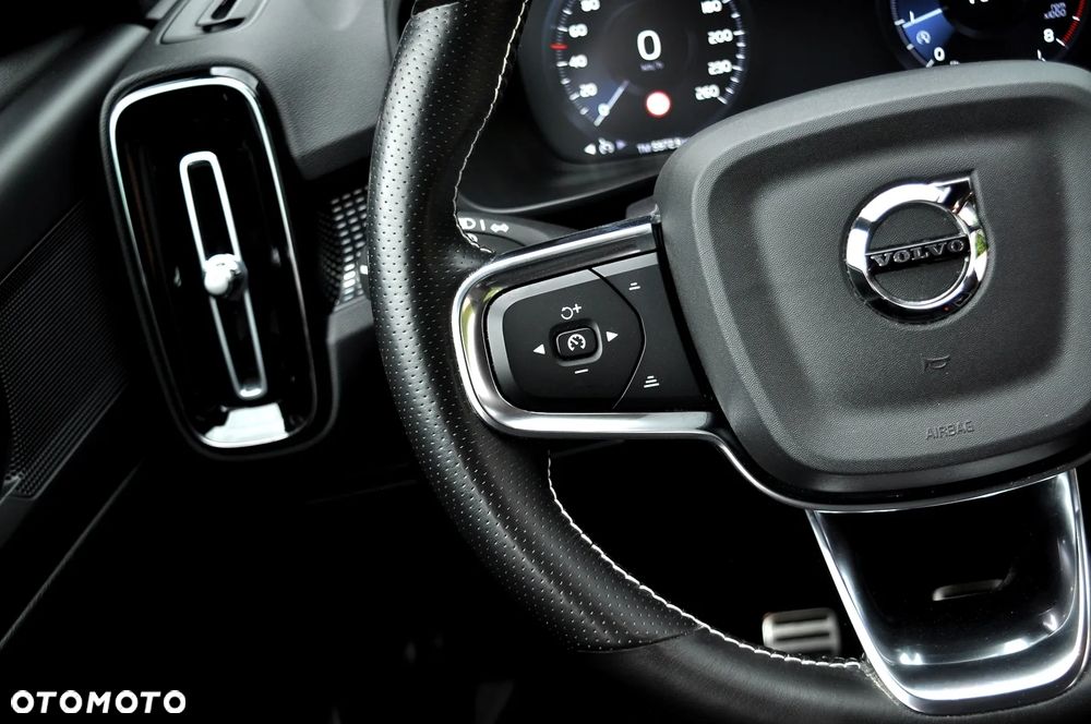 Volvo XC 40 T3 R-Design - 32