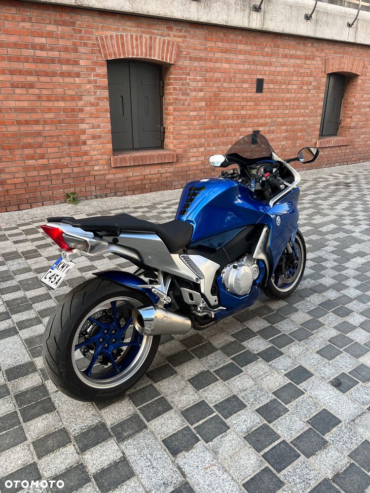 Honda VFR - 9