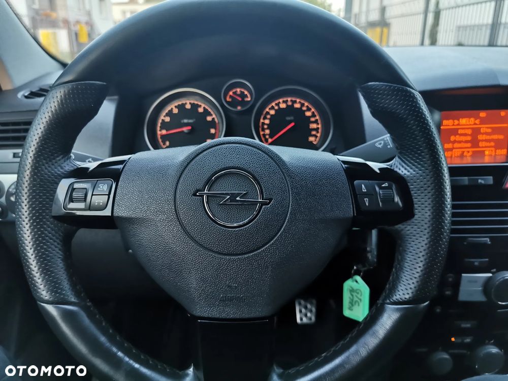 Opel Astra 1.6 Black&White - 15