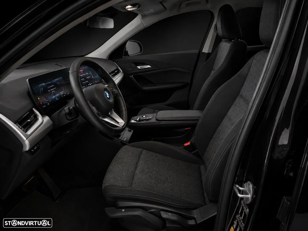 BMW iX2 eDrive20 - 21