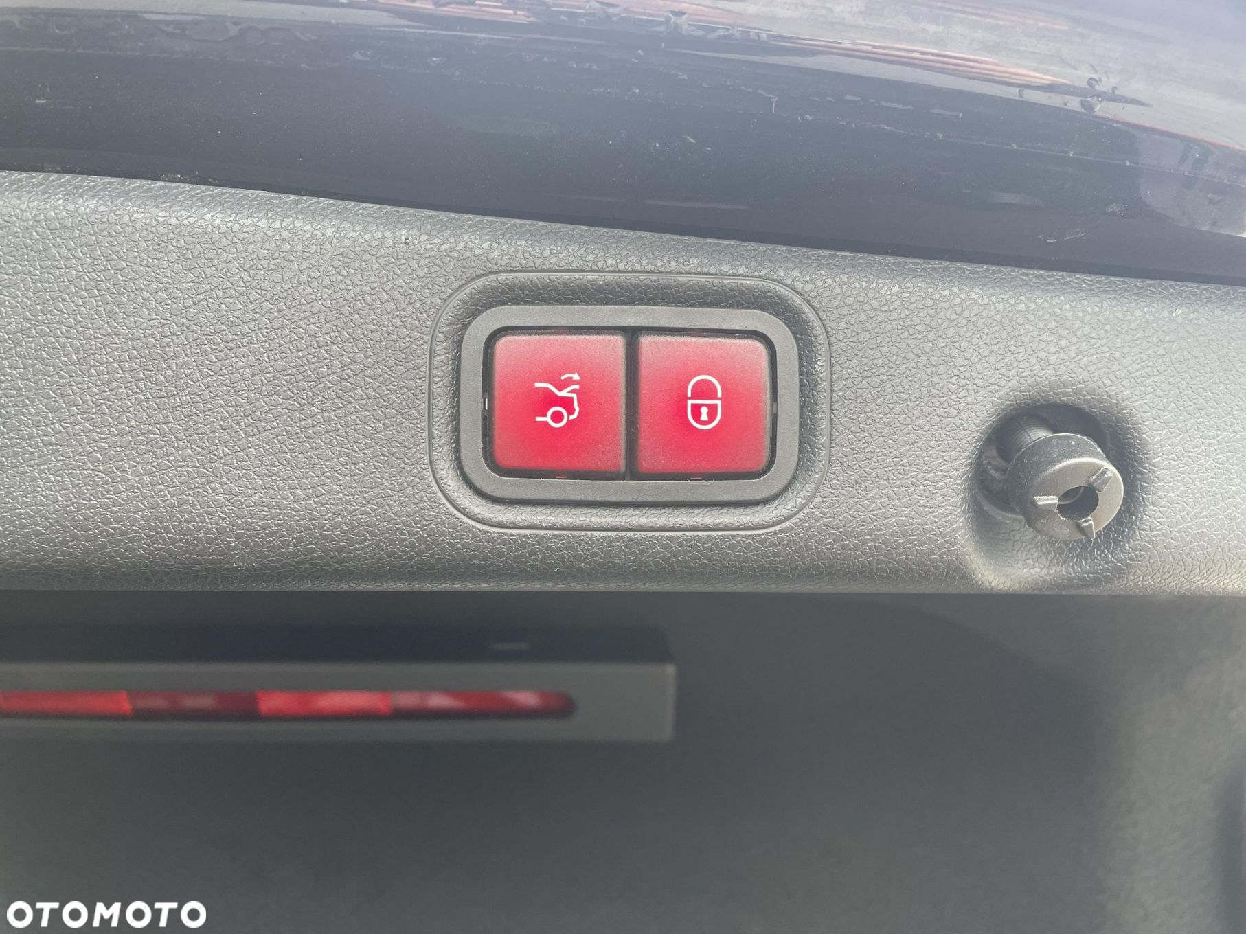 Mercedes-Benz Klasa E 220 d 4-Matic 9G-TRONIC - 27