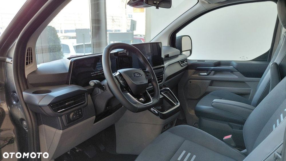 Ford Tourneo Custom - 17