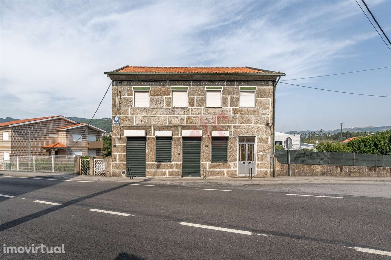 Moradia + terreno para construção em São João (Caldas de Vizela) - Grande imagem: 3/27