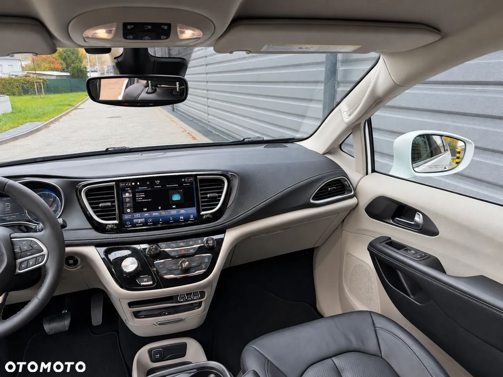 Chrysler Pacifica - 20