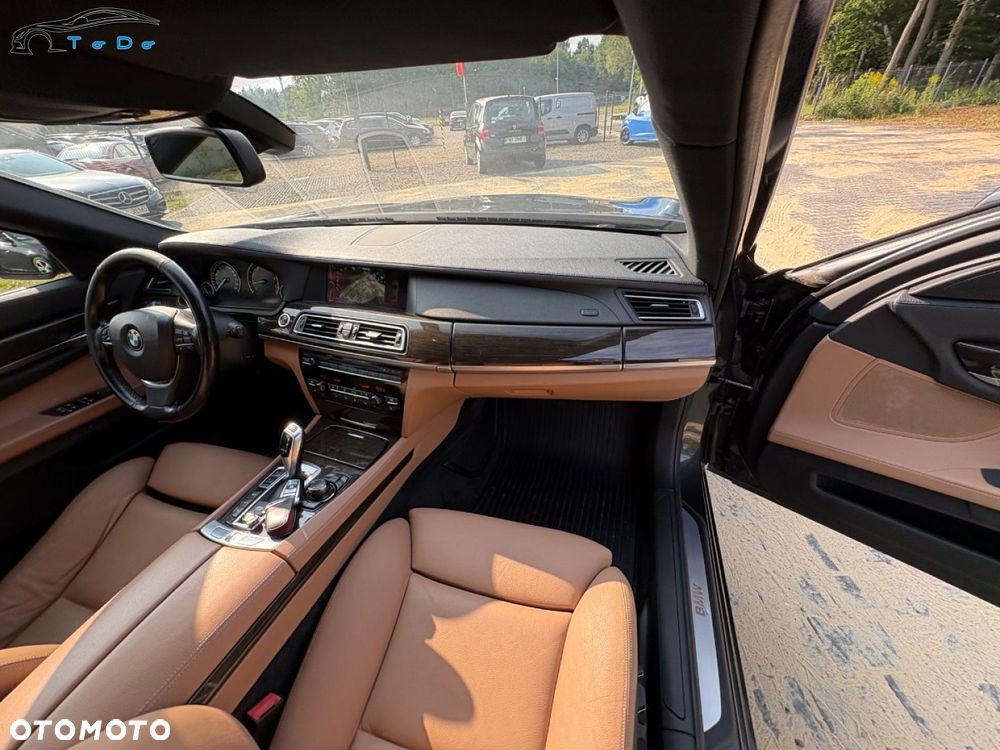 BMW Seria 7 750i L xDrive - 39