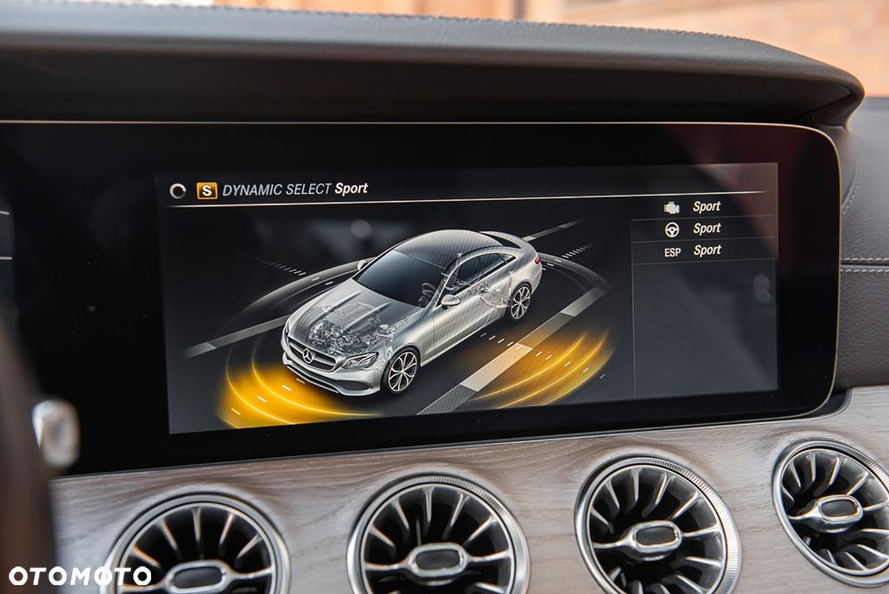 Mercedes-Benz Klasa E 300 9G-TRONIC AMG Line - 30