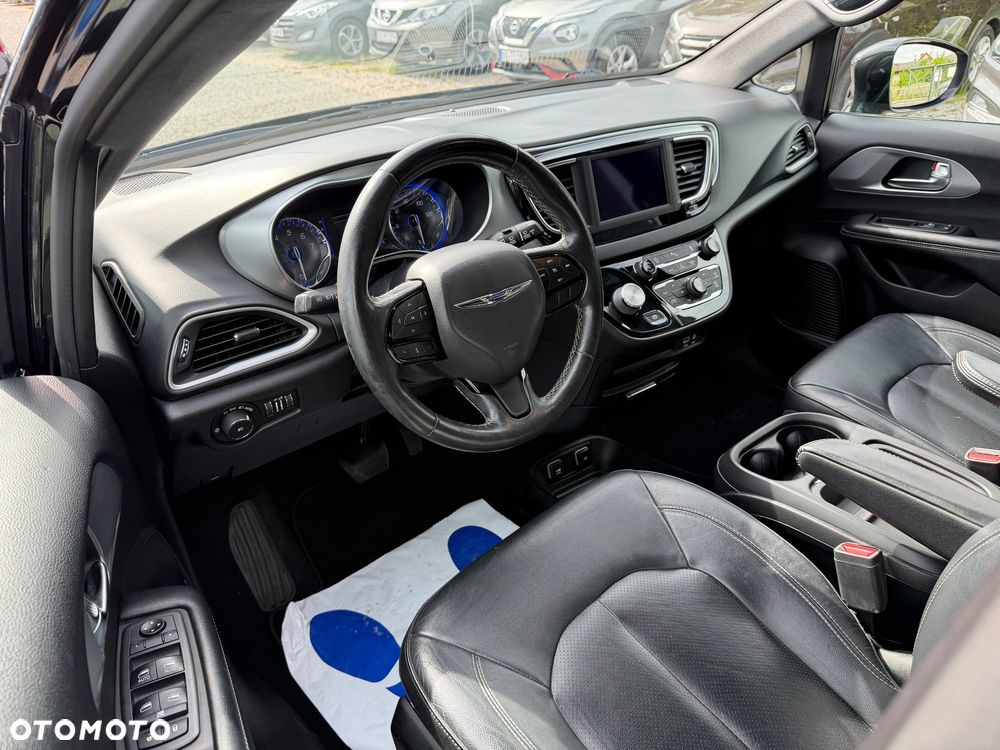 Chrysler Pacifica - 39