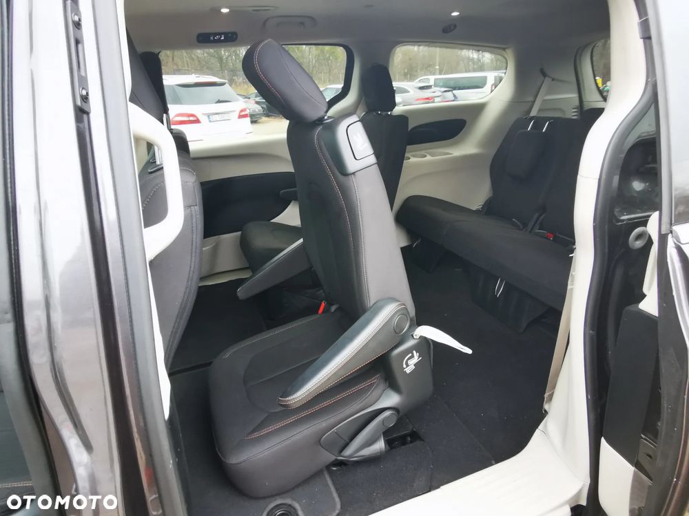 Chrysler Pacifica - 23